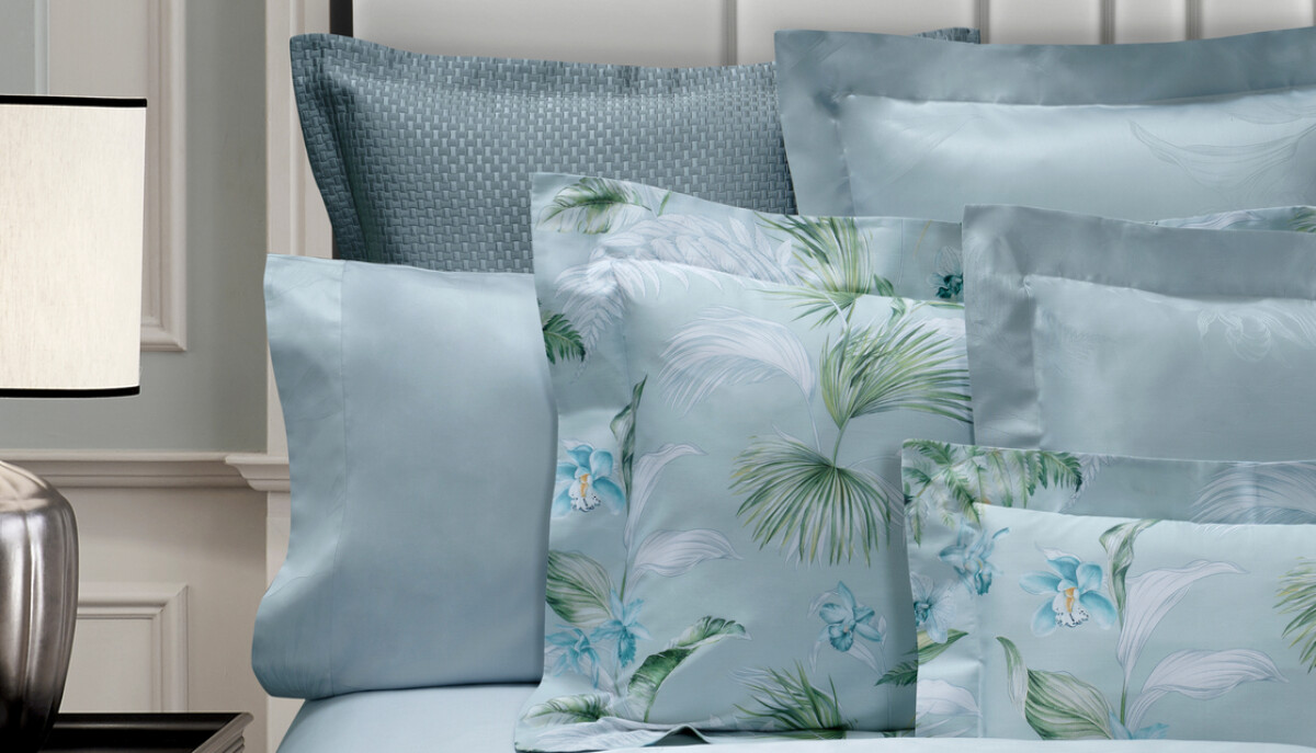 How to Combine Colors and Fabrics to Create a 5-Star Hotel Bed