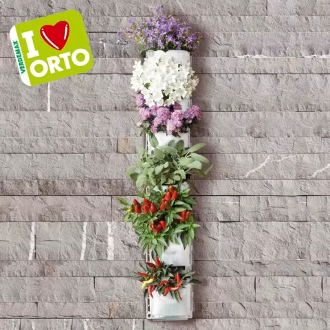 Giardino verticale a parete fiori e piante