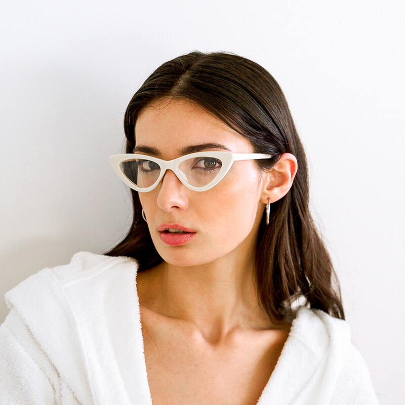 OKKIA Reading Adriana reading Small Cat Eye White whisper