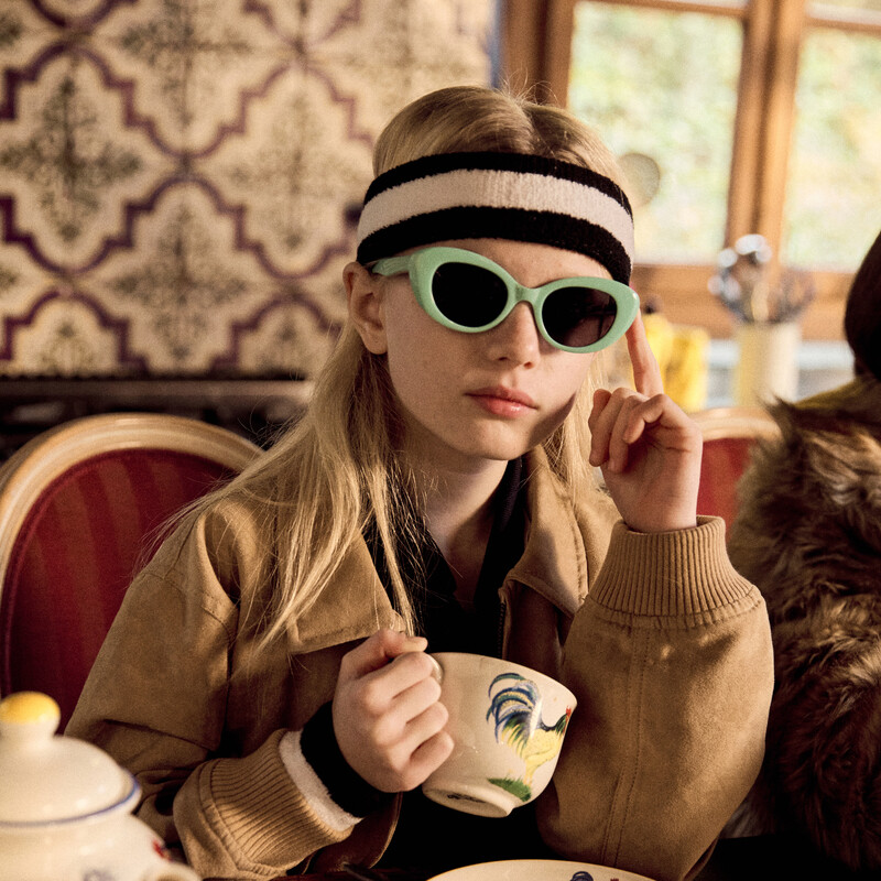 OKKIA Sol Parigi Okkialini niña turquesa