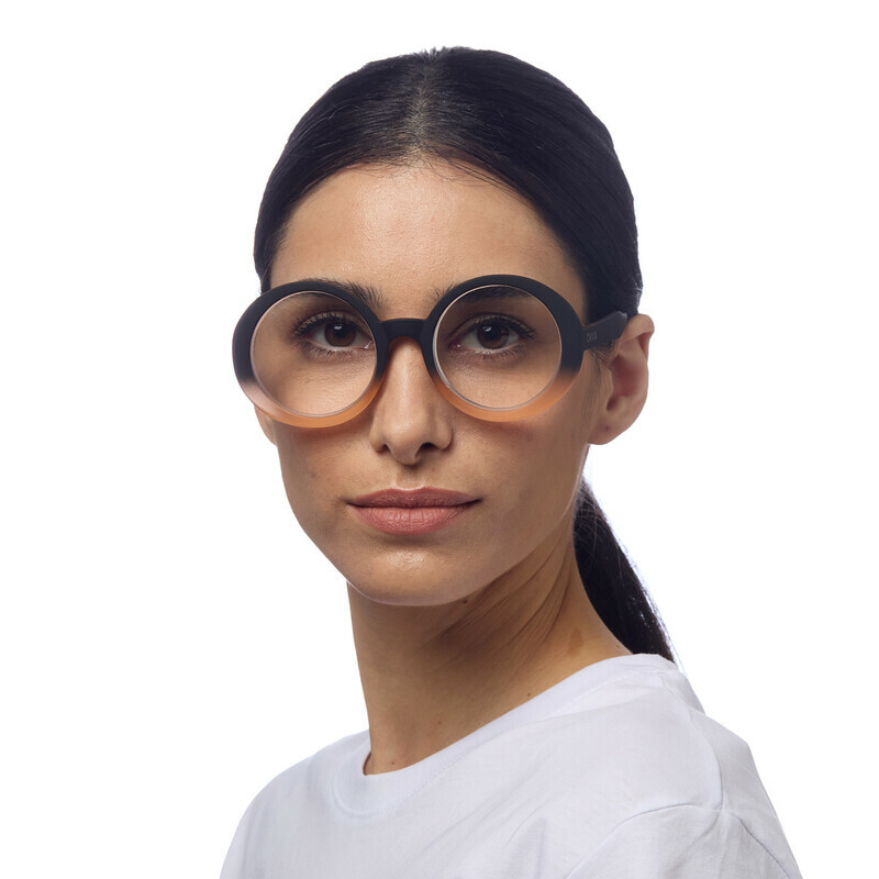 OKKIA Reading Laura reading Big Round Black shaded rose