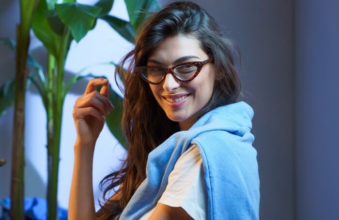 L'histoire des lunettes Cat Eye nous ramène près de 100 ans en arrière et plonge ses racines dans une époque bien plus lointaine que celle à laquelle elles sont souvent associées.