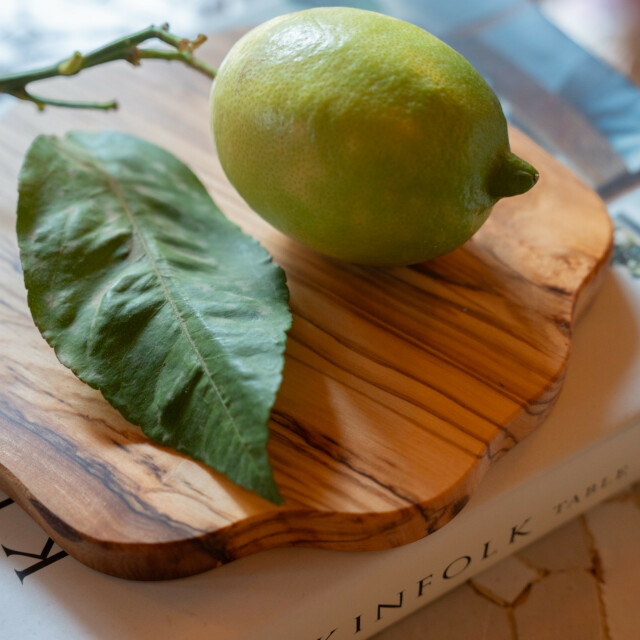 Tabla de cortar redonda de madera de olivo
