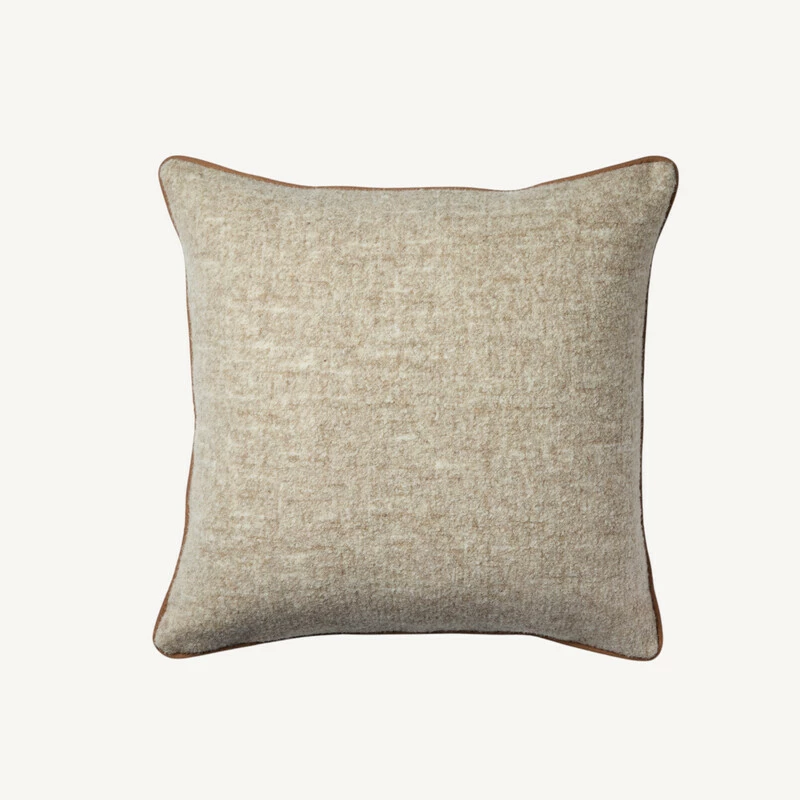 Cussion in virgin wool